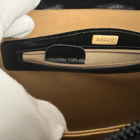 🩷 BALLY Black Patent Leather / Gold Hardware/ Crossbody
Bag Classic Logo💚 - Picture 15 of 16
